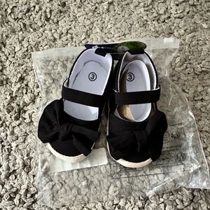 Babygirl soft bottom shoes